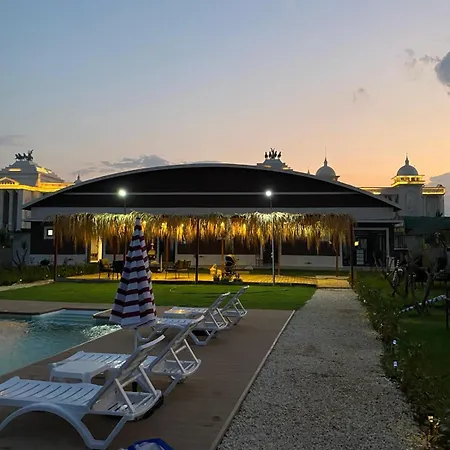 Serenity Village מלון דירות באלאק