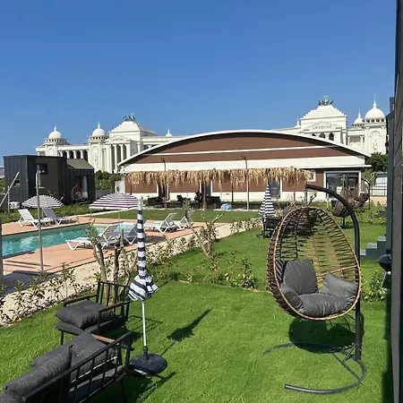 Serenity Village באלאק