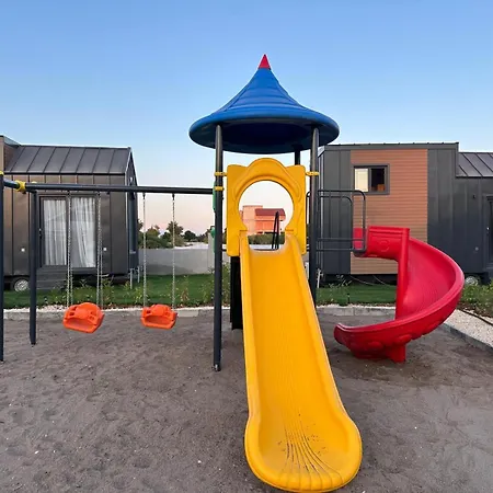 Serenity Village מלון דירות 3*