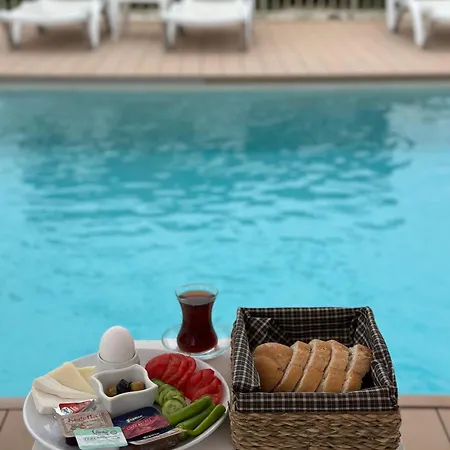 Serenity Village מלון דירות