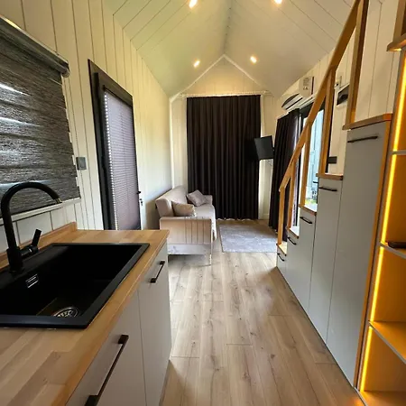 Serenity Village 베렉