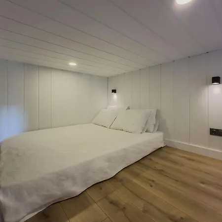 Serenity Village 아파트호텔